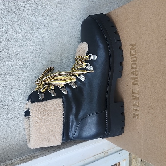 Steve Madden Aniko Black Leather Ankle Boots - Picture 2 of 8